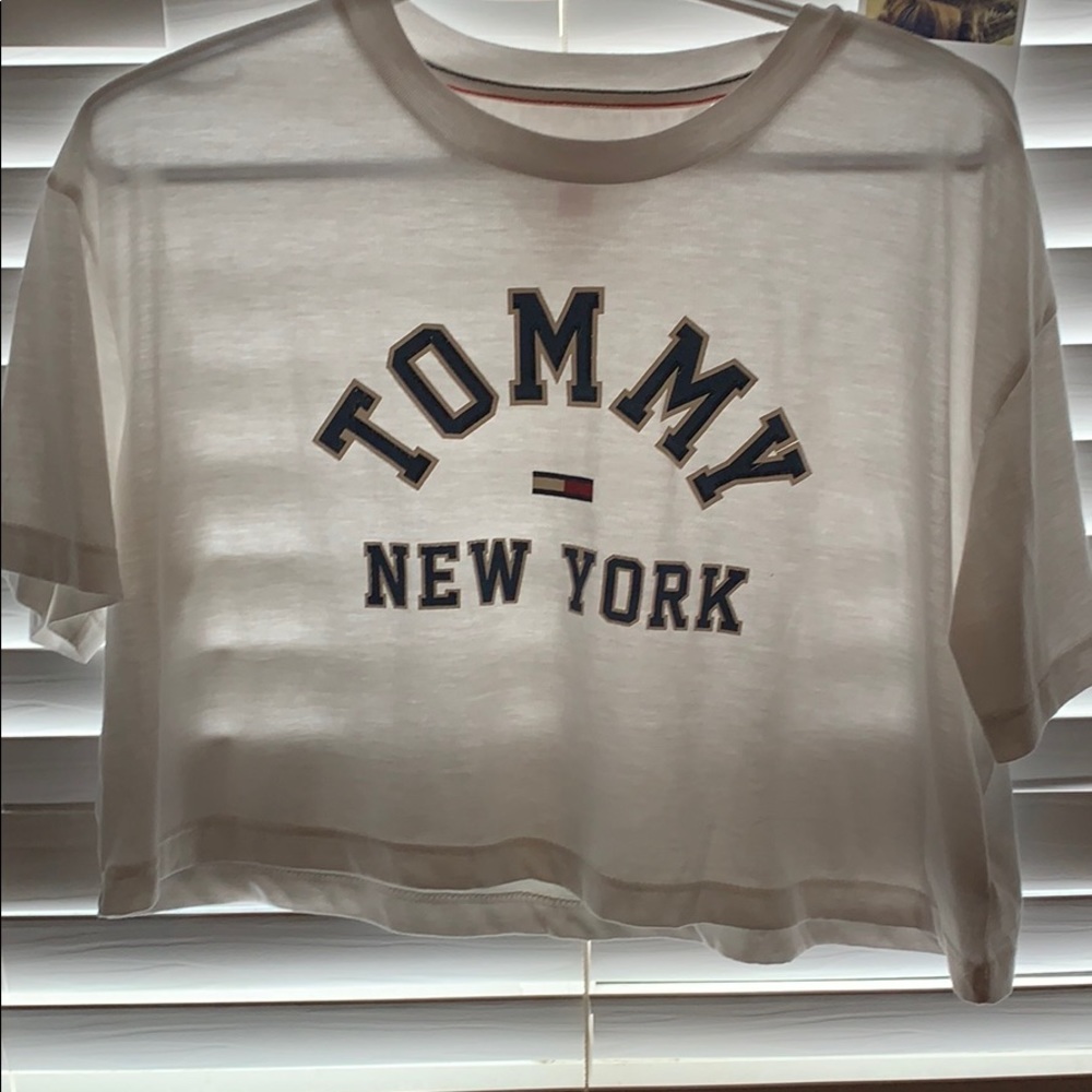 tommy cropped tee